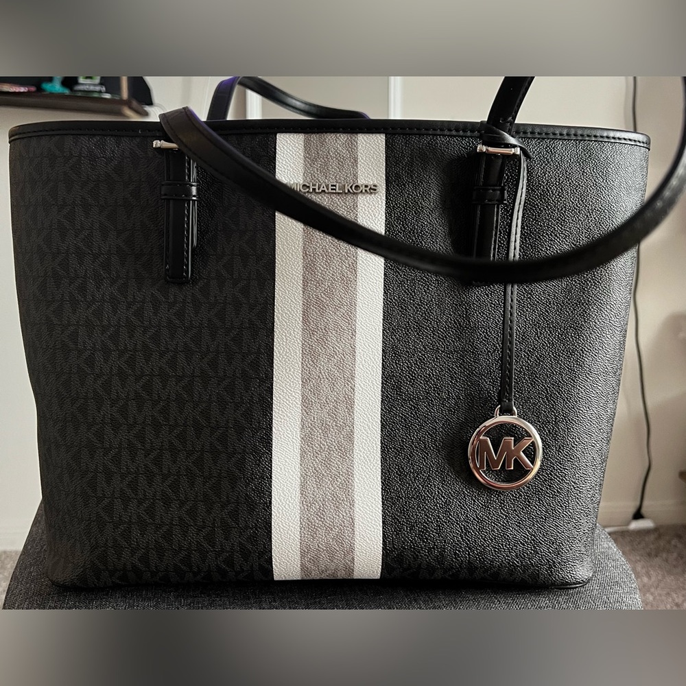 Michael Kors Tote with matching wallet